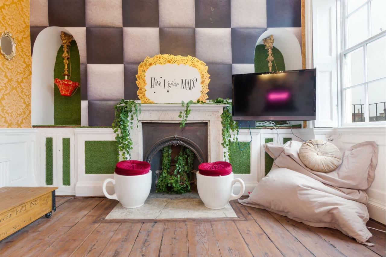 The Wonderland Townhouse - Alice In Wonderland 7Bdr Home Bath Eksteriør bilde